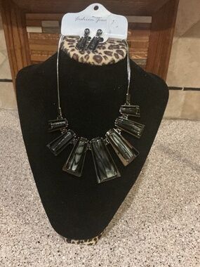 NWT Black Onyx Crystal Necklace and Earring Set